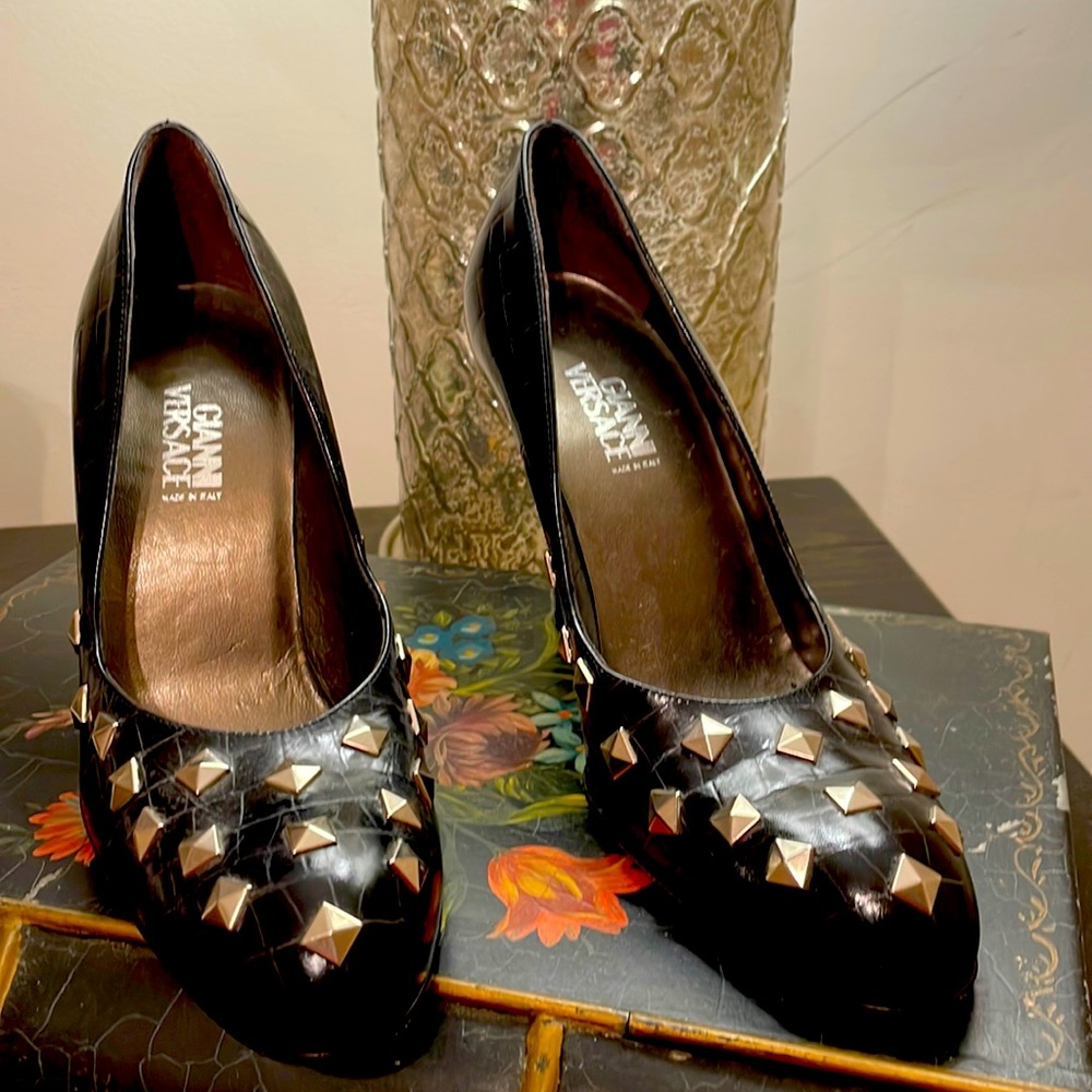 NEW GIANNI VERSACE Art Deco high heels. Black and silver size 36.5